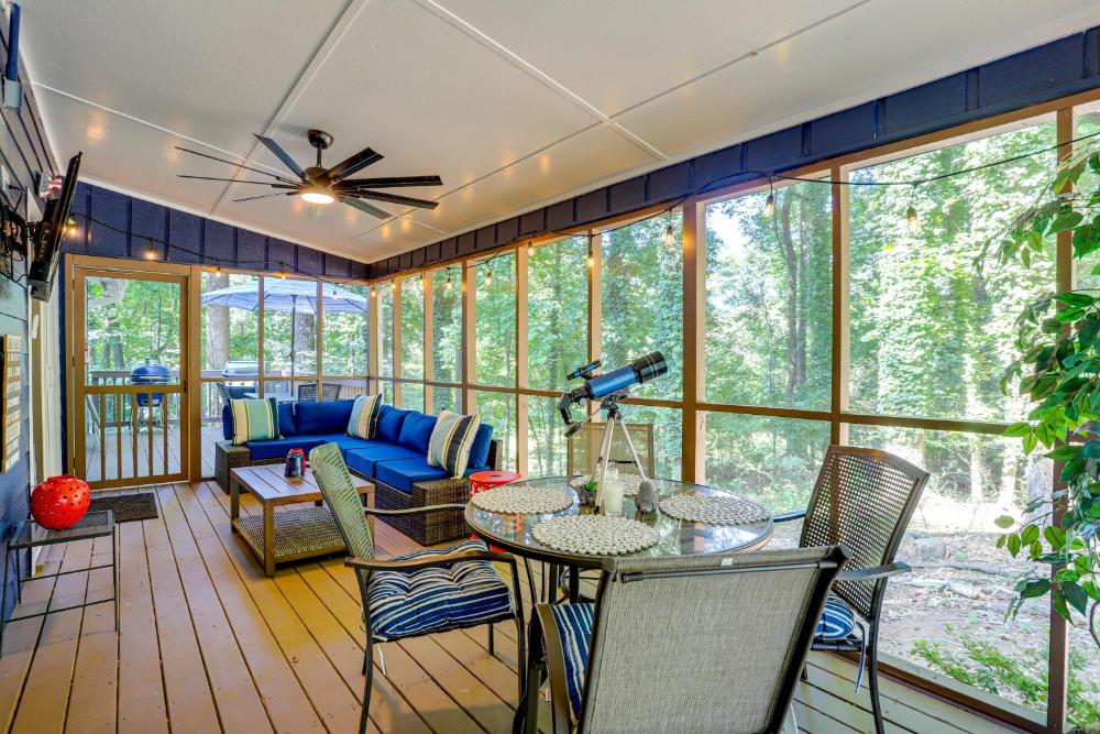Waterfront Retreat on a Lake Lanier Cove with Dock
